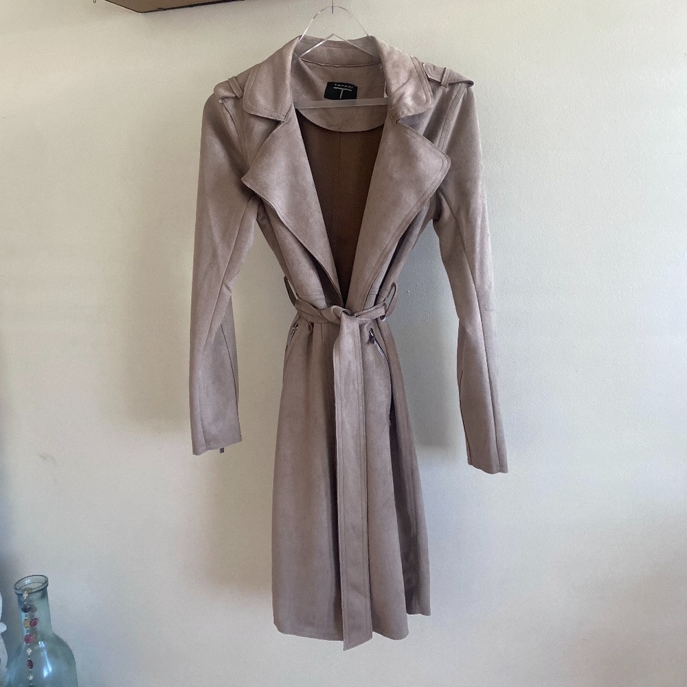 🪞 NWT tahari collar faux leather tie front long coat